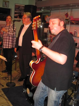 2011-04-08 FLAT BLUES LTD im Phono+Radio-Museum 1050_450