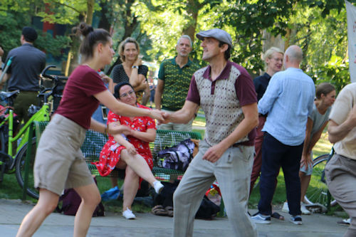 2022-08-07 Tanzen im Westpark 0002a_500 2022-08-07 Tanzen im Westpark 0002a_500