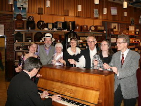 2013-12-29 Museum -  Frulein Odetta Vrba & Axel Weggen 1028_400